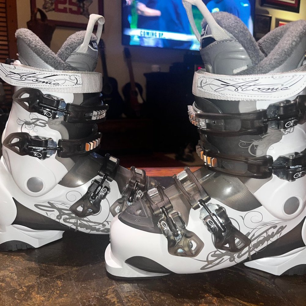 Atomic B50 Ski Boots Never Used